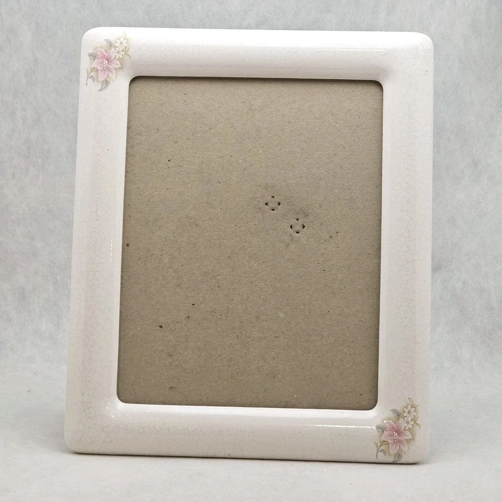 EUC VTG Floral White Ceramic 7